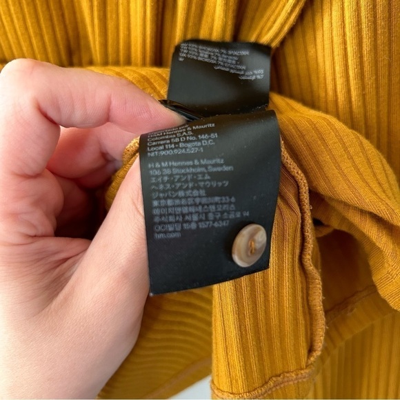 [M] H&M Long Sleeve Scoop Neck Mustard Yellow Ribbed Knit Top (fit runs small) - Picture 7 of 8